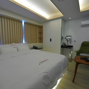 Economy King Room